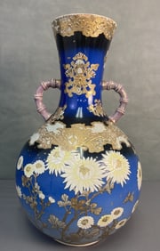 Large Ceramic Satsuma Vase Ceramic vase with handles from Japan. Large floral pattern with daisies