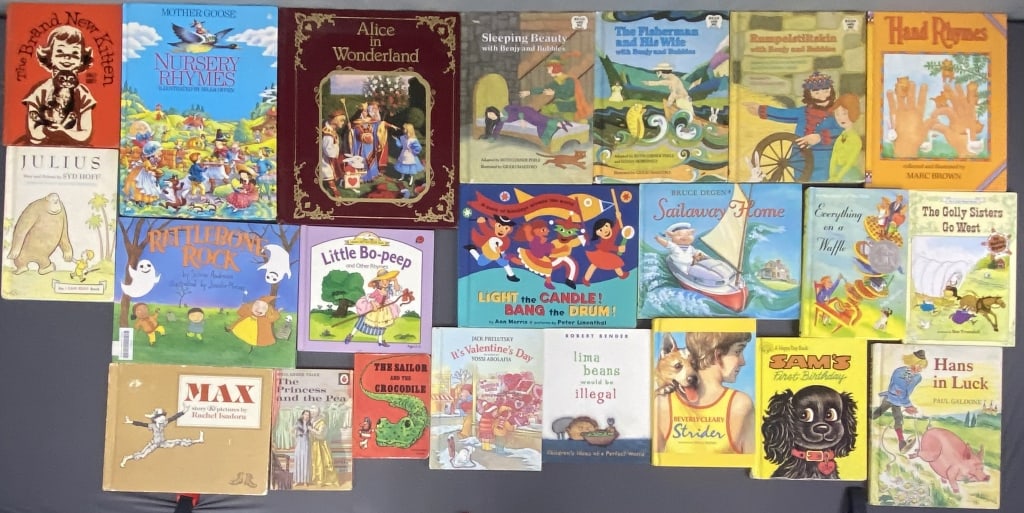 Children's Books Fairy Tales, Alice in Wonderland Collection of 22 vintage and modern children's: Collection of 22 vintage and modern children's books including Sleeping Beauty, The Princess and the Pea, and Strider by Beverly Cleary. Minor wear and tear commensurate with age.