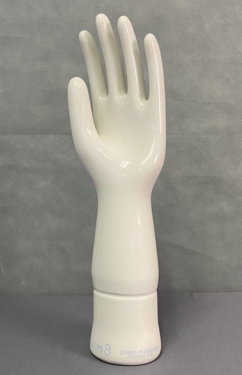 Vintage Ceramic Hand Glove Mold 1989 White ceramic hand marked Apr 9 1989 8 General Porcelain: White ceramic hand marked Apr 9 1989 8 General Porcelain Trenton NJ. Clean, no visible cracks or chips. Hand is 14 1/4 inches tall.
