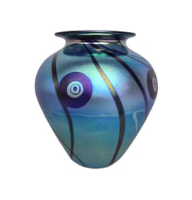 Signed Robert Eickholt Art Glass Vase No chips or cracks vase is approximately 7in tall 6in wide.