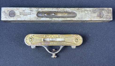 Vintage Stanley Metal Pocket Levels Two small levels measuring 6 x .5 x .5 inches and 3 x .5 x 1.25