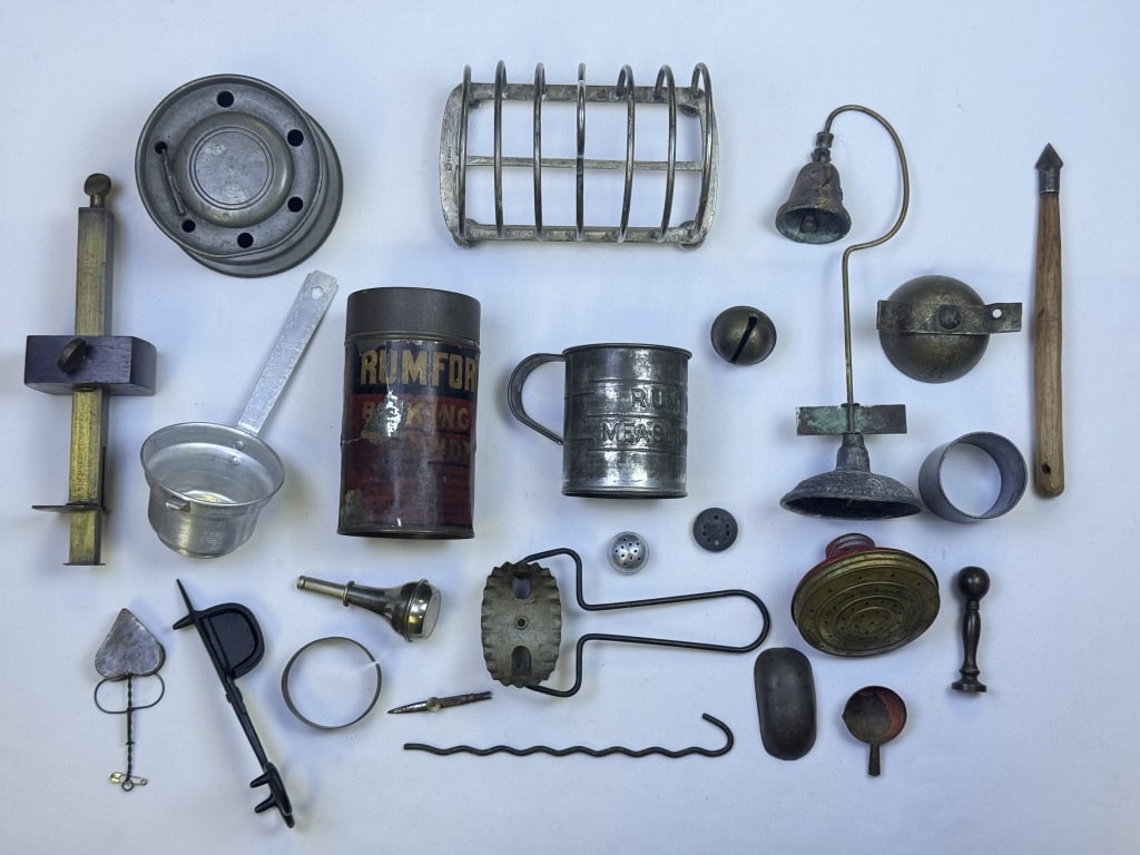 Mixed Lot Vintage Antique Metal Tools & Kitchen Assorted items. Please see photos for item and (1 of 8)