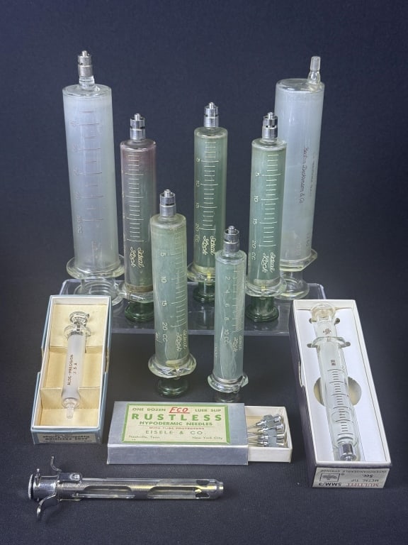 Vintage Glass Syringes and Hypodermic Needles 8 glass and 1 metal syringe. Please refer to photos (1 of 3)