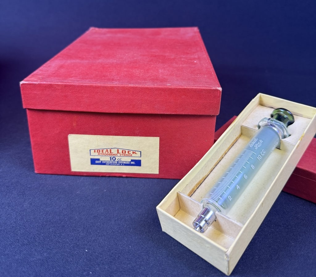 Vintage Hospital Box Ideal Lock Glass Syringes Twelve 10cc syringes in their boxes within large box (1 of 3)