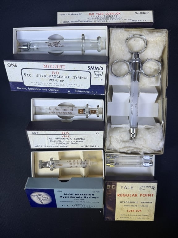 Vintage Glass Syringes & Needles 4 syringes 4 needles and one spinal. (1 of 3)