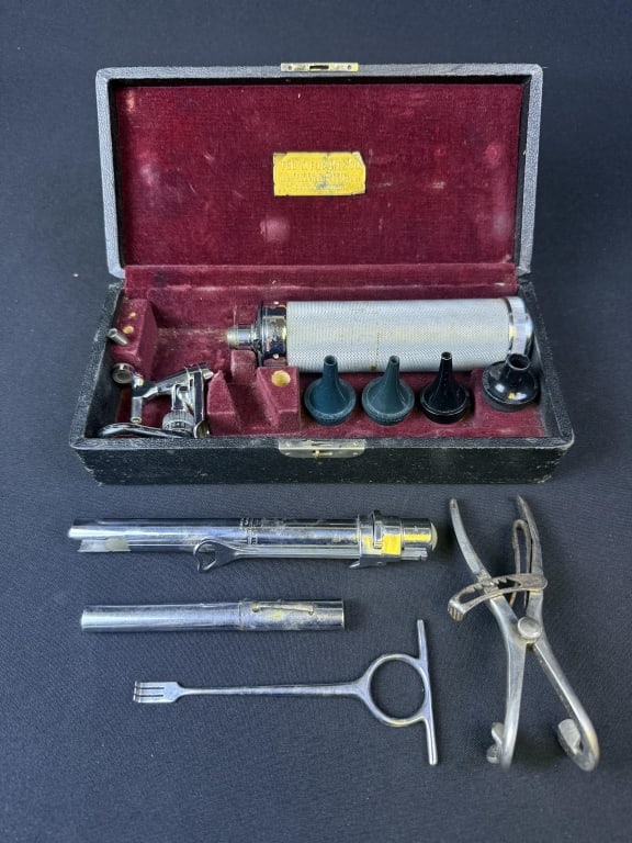 Vintage Medical Tools Welch Allyn Otoscope 5 items in total. Please refer to photos for item (1 of 8)