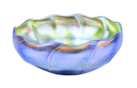 L.C. Tiffany Iridescent Favrile Bowl Description 7 x 2.75 inches. No cracks or chips. See photos for