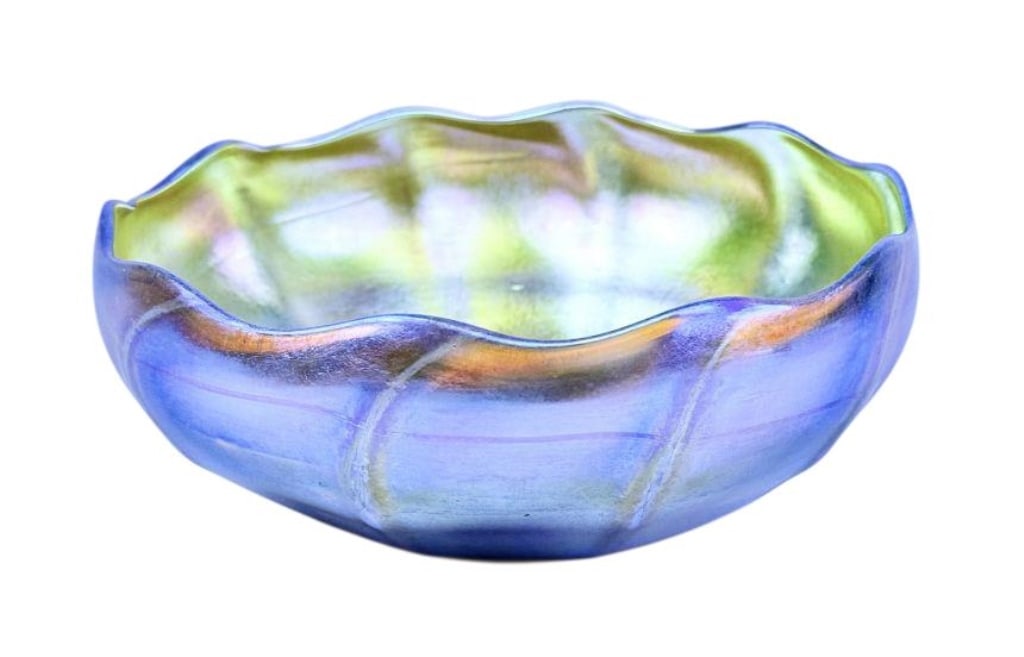 L.C. Tiffany Iridescent Favrile Bowl Description 7 x 2.75 inches. No cracks or chips. See photos for (1 of 8)