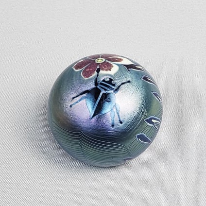Orient & Flume Glass Paperweight Beetle 1976 Approximately 2.5 x 3 inches. Free from damage. Please (1 of 7)