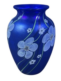 Orient & Flume Art Glass Vase Floral Pattern 6 inches tall. 4.5 inches wide. Free from damage.