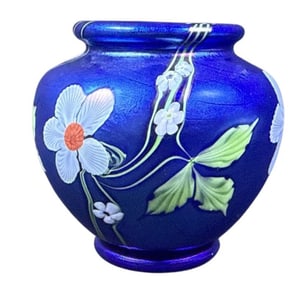 Orient & Flume Art Glass Vase Floral Pattern 1983 4 inches tall. 4.5 inches wide. Free from damage.