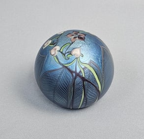 Orient & Flume Glass Paperweight Flower 1978 Approximately 3 x 2.75 inches. Free from damage. Please