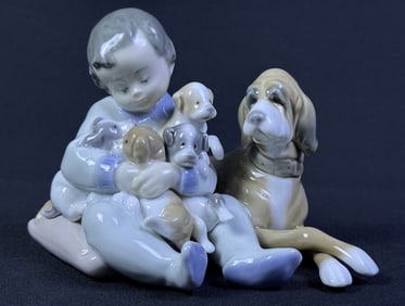 Lladro 5456 New Playmates Porcelain Figurine With original box. Measures 7 x 4.5 x 6 inches. Good