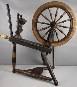 Large Antique Wooden Spinning Wheel Measures approximately 34 x 34 inches tall. Untested. Few