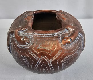 Vintage Signed Reis Para Small Pottery Bowl Measures 6 x 4 inches tall. Free from chips or cracks.