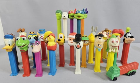 Assorted Vintage PEZ Dispensers Lot Including Flintstones