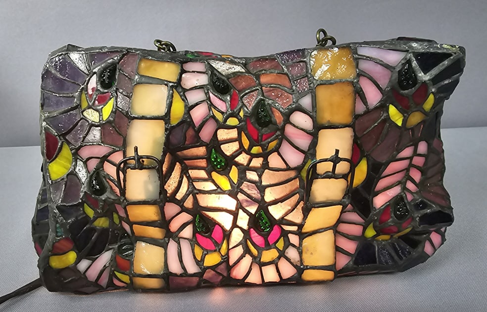 1980s Era Tiffany Style Stained Glass Purse Table Lamp: Lamp Measures 11 x 6 inches tall. Works. Please see images for details regarding the condition.