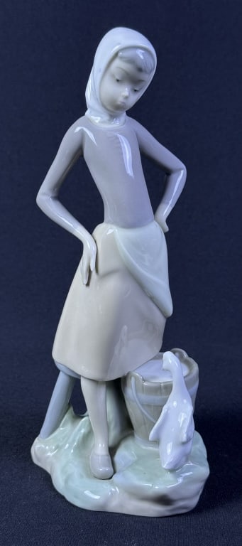 Lladro Porcelain Figurine 4682 Girl With Milk Pail Good condition free from damage.: Good condition free from damage. Stands 9 inches tall by 4.5 by 3.5 inches.