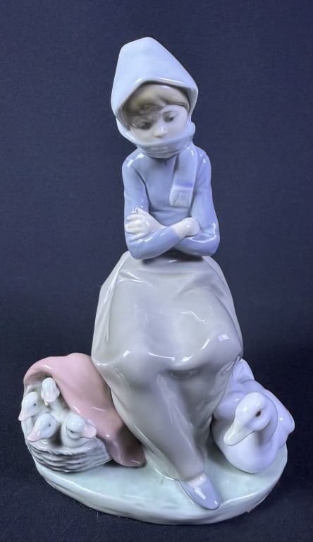 Lladro Porcelain Figurine 1267 Duck Seller Good condition free from damage.: Good condition free from damage. 8 x 5.5 x 4.25 inches.