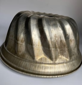 Vintage Angel Food Cake Pan Silver colored cake pan.
