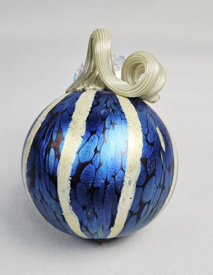 Orient & Flume Peacock Blue Art Glass Ornament Signed "Braley". Approximately 4 x 6 inches. Free: Signed "Braley". Approximately 4 x 6 inches. Free from damage. Please see photos for further item details and condition information.