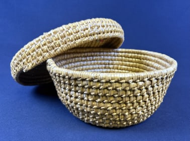 Vintage Spiral Woven Basket With Lid 12 x 6 inches.