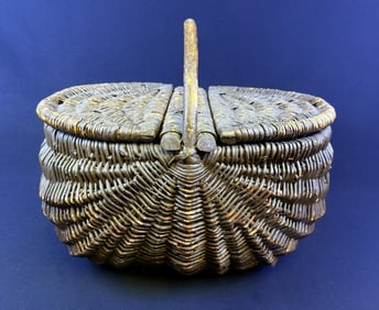 Large Vintage Wicker Picnic Basket 19 x 14 x 17 inches.