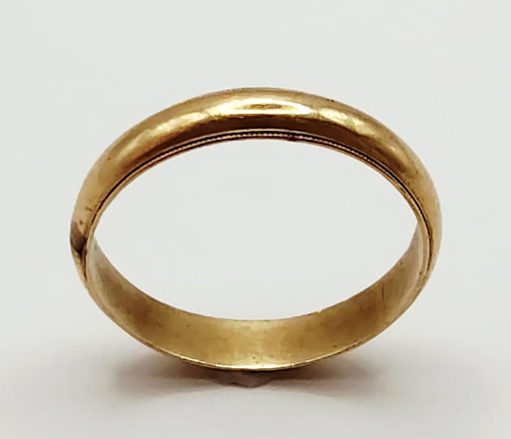 14K Yellow Gold Band Ring Ring is size 13. Weighs 4.7 grams. There is a blemish by the 14K mark.: Ring is size 13. Weighs 4.7 grams. There is a blemish by the 14K mark.For the best shipping rates, please select "Self-Arranged." Once you've done this, you will automatically be added to Kellie's ded
