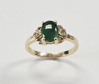 14K Yellow Gold Jade & Diamond Ring Ring is size 6.5 Ring weighs 3.7 Grams