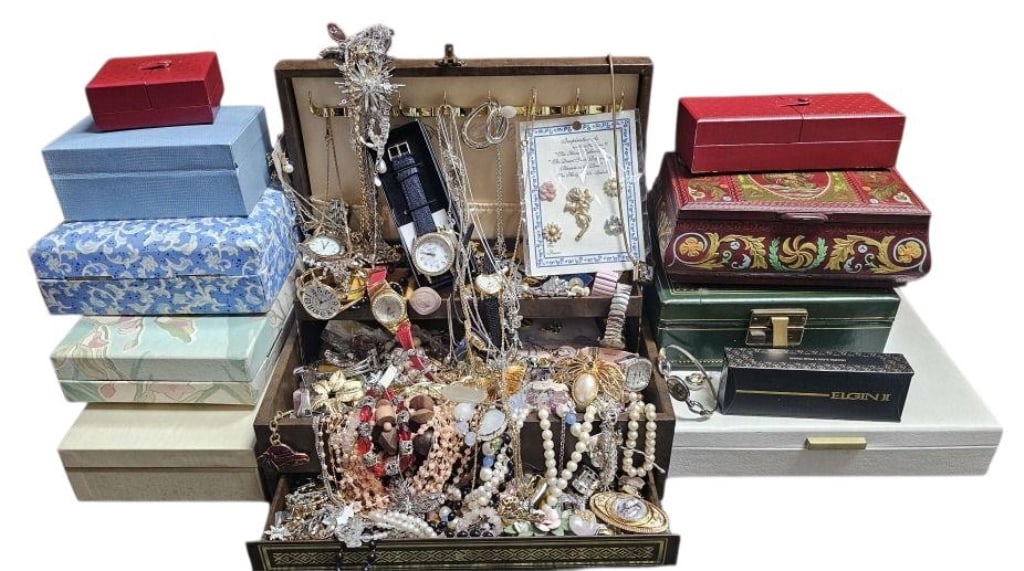 Huge Lot of Vintage Jewelry & Watches Inc Avon Collection of vintage necklaces, brooches, watches (1 of 10)