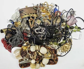 Large Lot of Costume Jewelry 4.5+ LBS Assorted costume jewelry grab bag. What will you find??