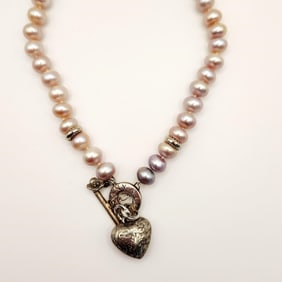 Tiffany Co Return To Tiffany 925 Sterling & Pearl Necklace Weighs 97.7 grams. Necklace is 19".