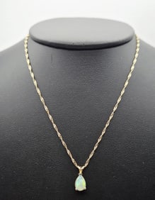 Vintage 14K Gold Opal Necklace Necklace Measures 19" Necklace Weighs 7.5 Grams