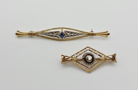 Vintage 10K Gold Sapphire and Diamond Brooches Sapphire Brooch Weighs 7.1 Grams: Sapphire Brooch Weighs 7.1 Grams Diamond Brooch Weighs 3.9 GramsFor the best shipping rates, please select "Self-Arranged." Once you've done this, you will automatically be added to Kellie's dedicated