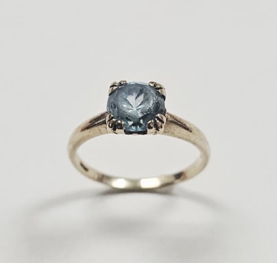 Vintage 10k Gold Sapphire Ring Ring Weighs 2.4 Grams  Size 6 Surface scratches on gemstone (1 of 8)