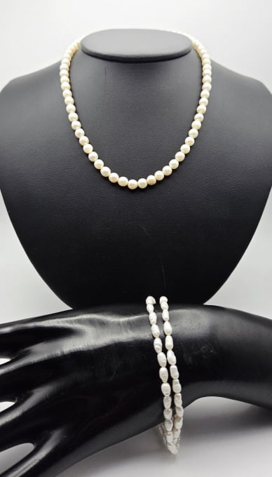 Vintage Sterling Silver Pearl Set Necklace Measures 15": Necklace Measures 15" Necklace Weighs 16.7 Grams Bracelet Measures 7" Bracelet Weighs 6.4 GramsFor the best shipping rates, please select "Self-Arranged." Once you've done this, you will automatically