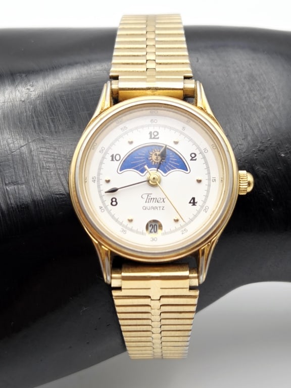 Vintage Timex Moon Phase Gold Tone Watch Watch Measures 7.5" Watche not tested (1 of 6)