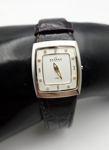 Vintage Leather Skagen Watch Watch Measures 8" Watch is Not Tested: Watch Measures 8" Watch is Not TestedFor the best shipping rates, please select "Self-Arranged." Once you've done this, you will automatically be added to Kellie's dedicated shipping department. No fu