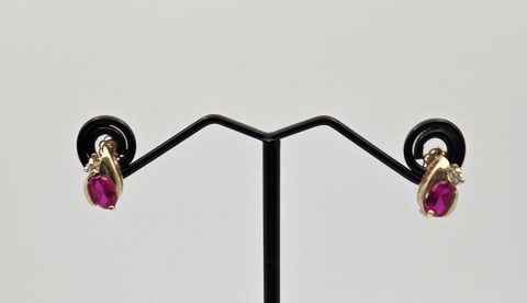 Vintage 14K Gold Ruby and Crystal Earrings Earrings Weigh 1.5 Grams: Earrings Weigh 1.5 Grams Metal Not Stamped Metal acid testedFor the best shipping rates, please select "Self-Arranged." Once you've done this, you will automatically be added to Kellie's dedicated shi