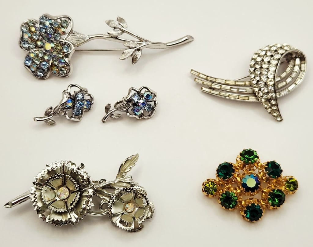 Coro Blue AB Brooch Pin & Clip Earrings Gold Tone Green Rhinestone Gold Tone Brooch Pin Austria: Green Rhinestone Gold Tone Brooch Pin Austria Crown Trifari Brooch & Silver Tone Layered Flower & Frosted Articulated Brooch Pin Please see images for details regarding condition.For the best shipping