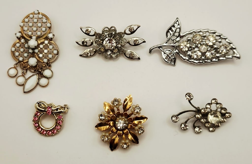 Vintage Brooches Milk Glass Dangle Gold Tone Rhinestone & Faux Pearl Flower Brooch Rhinestone: Rhinestone & Faux Pearl Flower Brooch Rhinestone Starburst Brooch Silver Tone Rhinestone Flower Pink Rhinestone Scatter Pin & Rhinestone Brooch Please see images for details regarding condition.For th