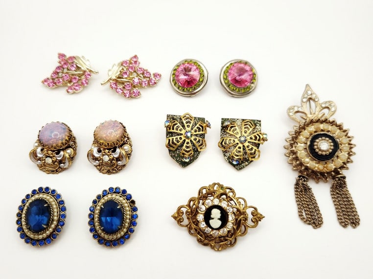 Vintage Clip Earrings Brooches Pins Pink Rivoli Pink Rhinestone Clip Earrings Austria Holly Craft: Rivoli Pink Rhinestone Clip Earrings Austria Holly Craft Blue Rhinestone Opal & Faux Pearl Earrings W. Germany & Coro Brass Tone Filigree & Rhinestones Cameo & Gold Tone & Faux Pearls Fleur de Lis Tas