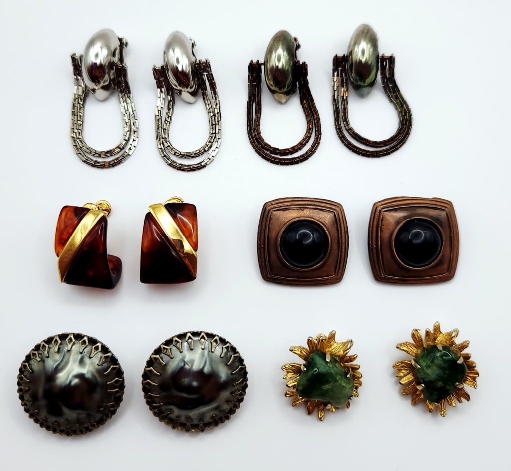 Assorted Vintage Clip & Screw Back Earrings Gold Tone Napier Faux Amber Clip Earrings Les Bernard (1 of 15)