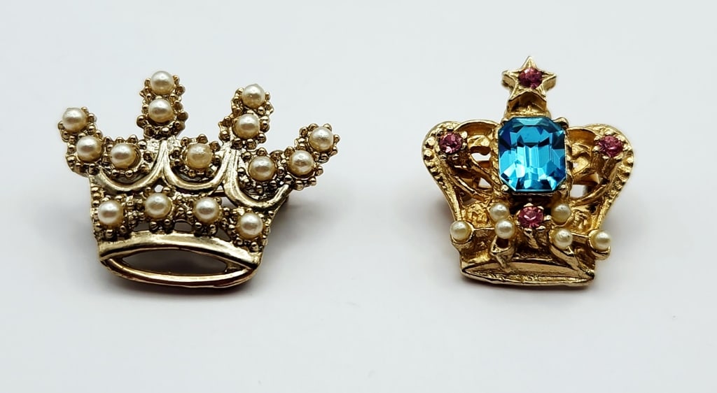Vintage Gold Tone Faux Pearls Blue & Pink Rhinestone Brooches: Rhinestone Brooches Pins Please see images for details regarding condition.For the best shipping rates, please select "Self-Arranged." Once you've done this, you will automatically be added to Kellie'