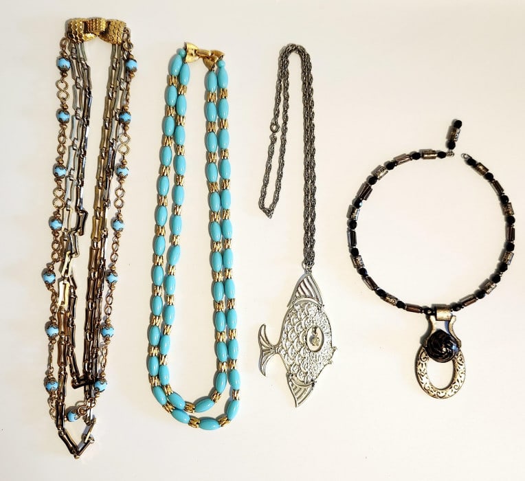 Gold Tone Square Link Faux Turquoise Crown Trifari Faux Turquoise Silver Tone & Rhinestone (1 of 17)