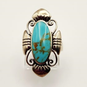 925 Sterling Silver Turquoise Ring Ring is size 5.5. Weighs 7.3 grams.