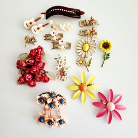 Assorted Vintage Pins Brooches & Barrettes Including Weiss