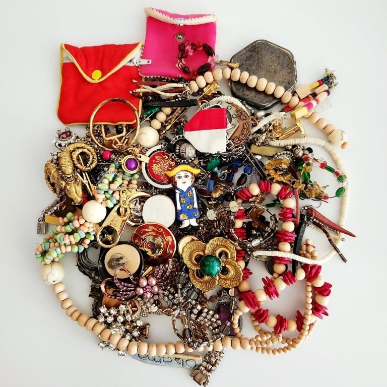 Mystery Grab Bag What Will You Find??? Lot weighs 2 pounds 8 ounces.: Lot weighs 2 pounds 8 ounces.For the best shipping rates, please select "Self-Arranged." Once you've done this, you will automatically be added to Kellie's dedicated shipping department. No further ac