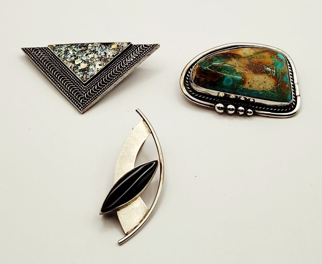 925 Sterling Roman Glass Filigree JB Navajo Sterling & Turquoise & Kaunis Koru Sterling & Onyx: Sterling & Turquoise & Kaunis Koru Sterling & Onyx Brooches Pins Lot weighs 32.4.For the best shipping rates, please select "Self-Arranged." Once you've done this, you will automatically be added to K