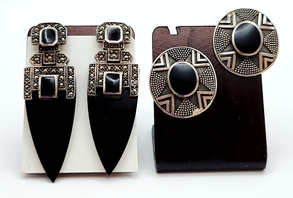 925 Sterling Marcasite & Onyx & Woods Onyx Earrings Lot weighs 21.5 grams.: Earrings Lot weighs 21.5 grams.For the best shipping rates, please select "Self-Arranged." Once you've done this, you will automatically be added to Kellie's dedicated shipping department. No further